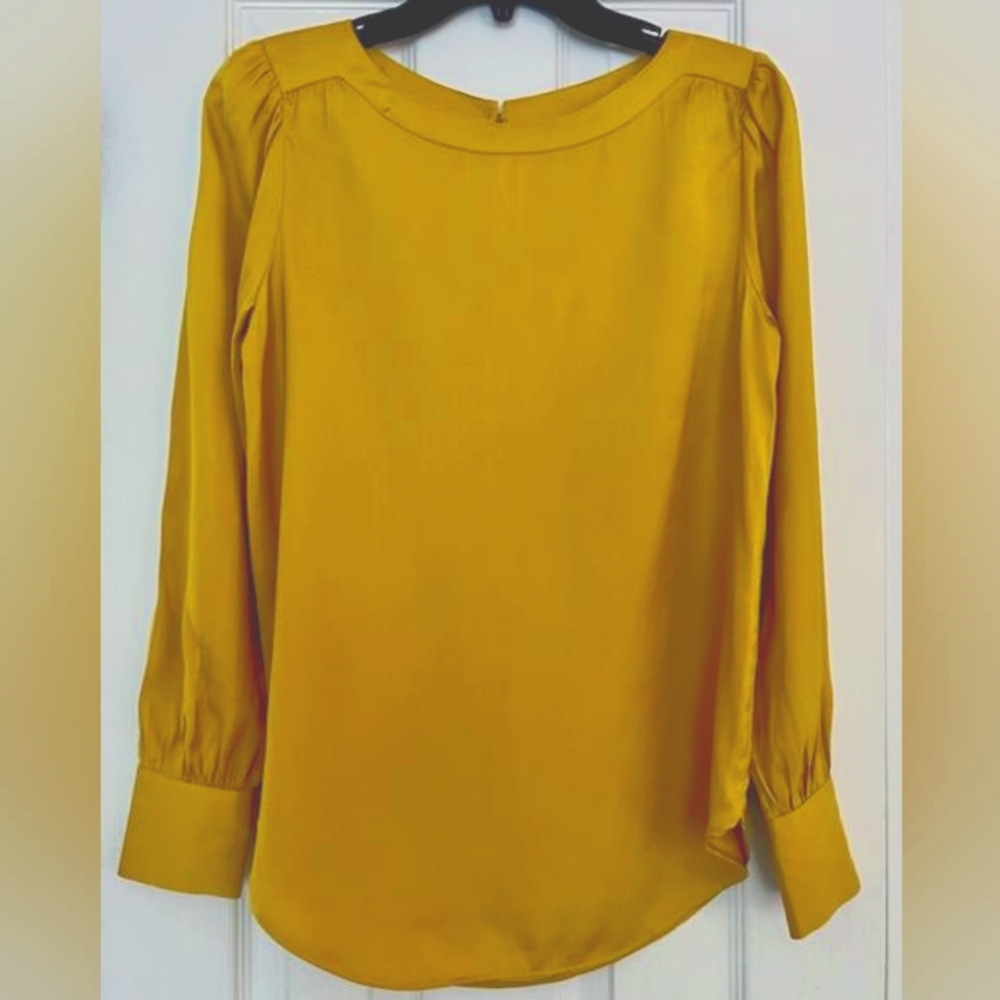 Loft long sleeve gold ahirt